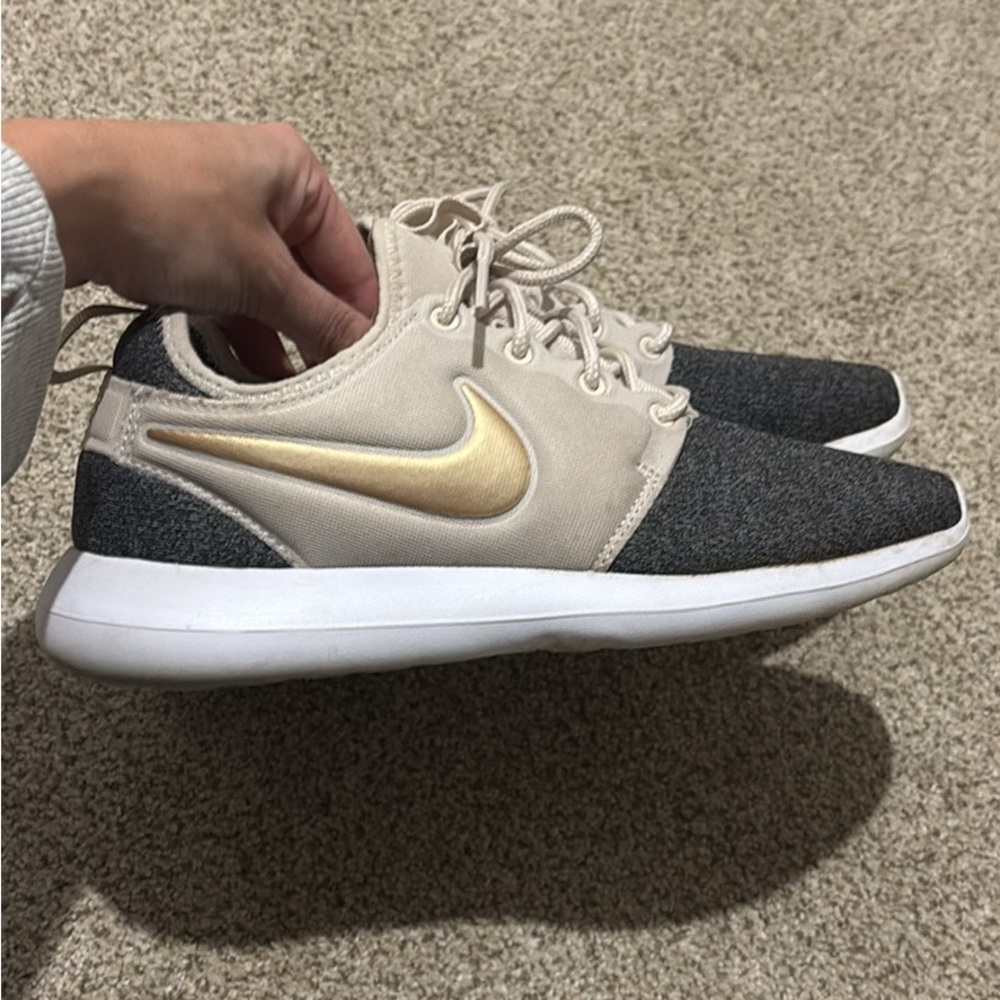 Nike Women's Roshes
